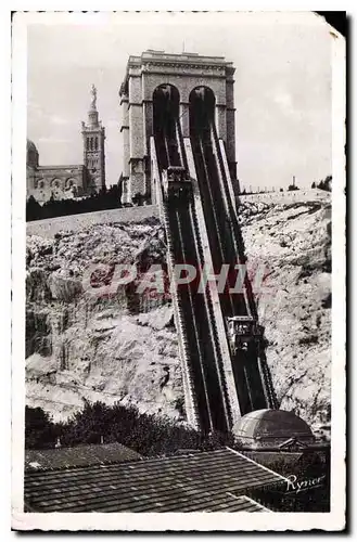 Ansichtskarte AK Le Littoral Mediterraneen Marseille Basilique et Ascenseur de Notre Dame de la Garde