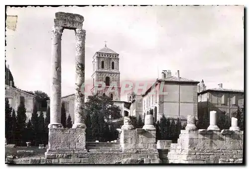 Ansichtskarte AK Arles le Theatre antique et le clocher de Saint Trophime