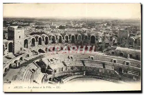 Ansichtskarte AK Arles les Arenes et la Ville