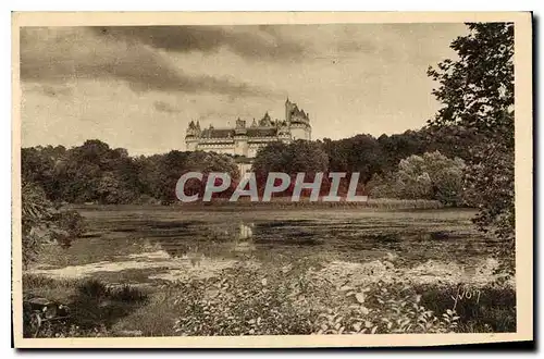 Cartes postales Chateau de Pierrefonds vue generale prise de l'Etang