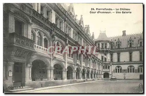 Cartes postales Pierrefonds Le Chateau Cour d'Honneur Une Galerie