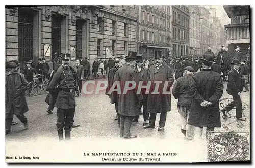 REPRO La Manifestation du Ier Mai a Paris Devant la Bourse du Travail