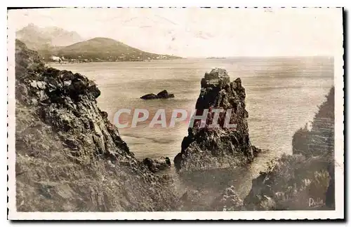 Ansichtskarte AK La Cote d'Azur La Corniche d'Or entre Saint Raphael et Cannes le Dramont vue sur la Pointe de la