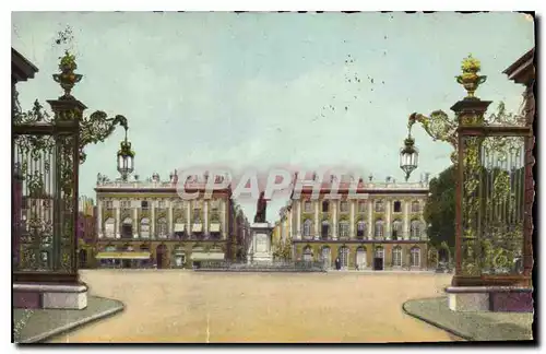 Cartes postales Nancy Place et Statue de Stanislas A droite le musee de peinture