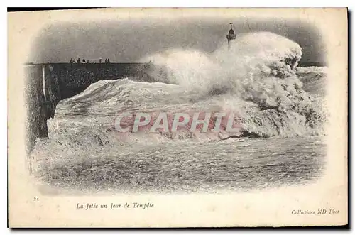 Cartes postales La Jetee un Jour de Tempete Phare