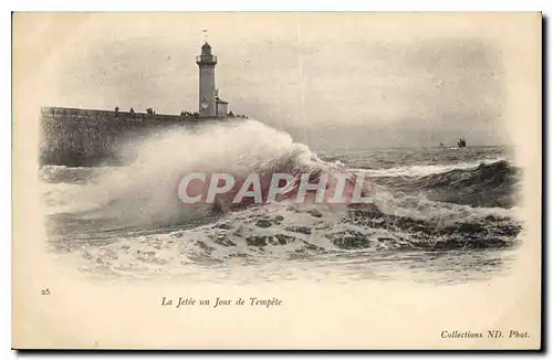 Cartes postales La Jetee un Jour de Tempete Phare