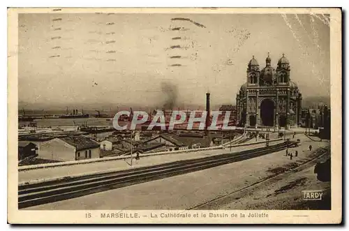 Ansichtskarte AK Marseille la Cathedrale et le Bassin de la Joliette