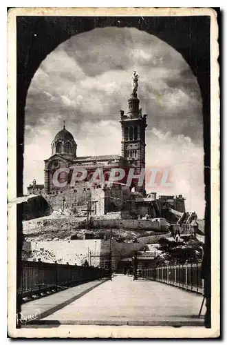 Ansichtskarte AK Le Littoral Mediterraneen Marseille Basilique de N D de la Garde