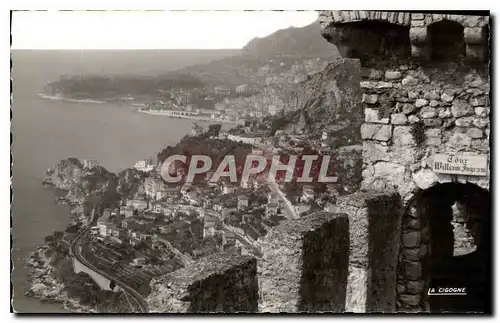 Cartes postales Roquebrune Alpes Maritimes les Creneaux du Chateau a l'arriere plan la Principaute de Monaco