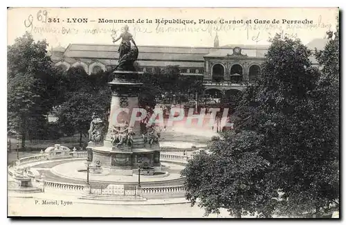 Cartes postales Lyon Monument de la Republique Place Carnot et Gare de Perrache