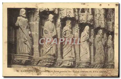 Ansichtskarte AK Landivisiau Finistere sous Porche de l'Eglise Statues du XVI Siecle