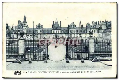 Ansichtskarte AK Palais de Fontainebleau Grille d'Honneur et Cour des Adieux