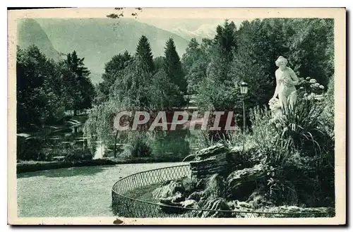 Ansichtskarte AK Luchon Le Parc des Quinconces et la Statue de la Vallee du Lys