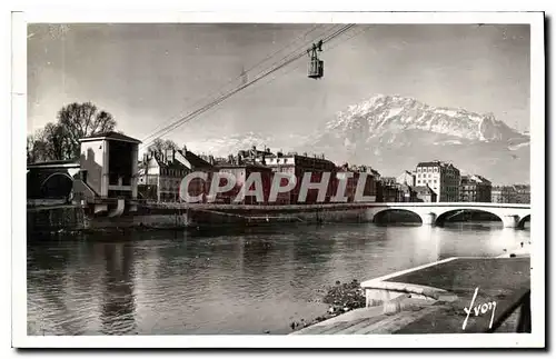 Ansichtskarte AK Grenoble Isere Les quais au fond le Moucherotte