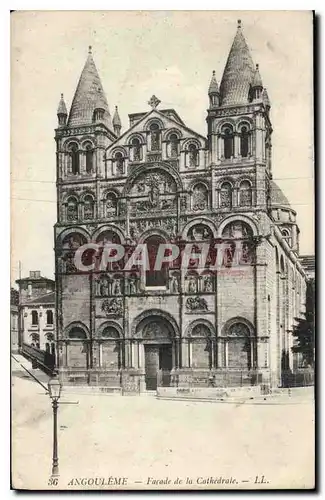 Ansichtskarte AK Angouleme Facade de la Cathedrale