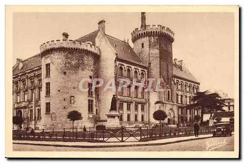 Ansichtskarte AK Angouleme Hotel de Ville et Nouveau Square