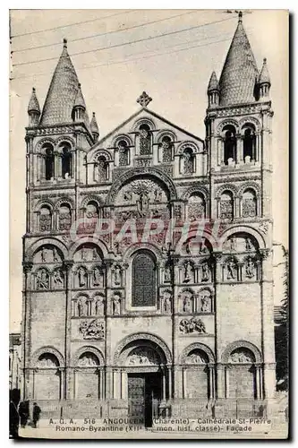 Ansichtskarte AK Angouleme Charente Cathedrale St Pierre Romano Byzantine XIIs mon hist classe facade