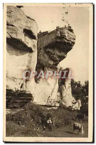 Cartes postales Les Beautes de France La Charente Pittoresque Angouleme Rochers dans la Vallee des Eaux Claires