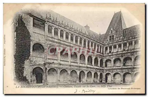 Ansichtskarte AK La Rochefoucauld Charente Chateau Facade sur la Cour