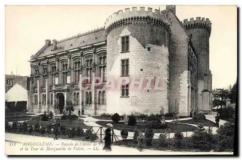 Ansichtskarte AK Angouleme Facade de l'Hotel de Ville et la Tour de Marguerite de Valois