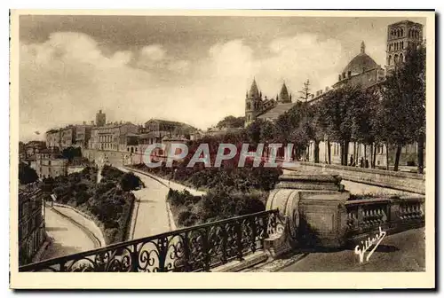 Cartes postales Angouleme Le Rempart Desaix et la Cathedrale