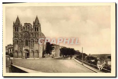 Ansichtskarte AK Angouleme la Cathedrale vue du Rempart du Midi