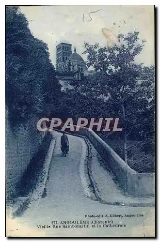 Cartes postales Angouleme Charente Vieille Rue Saint Martin et la Cathedrale