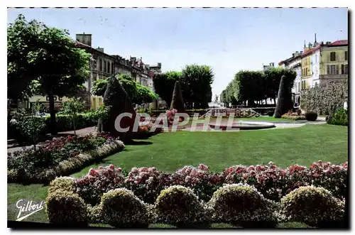 Cartes postales Angouleme Jardins de l'Hotel de Ville et perspective sur la Place Commune