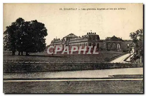 Cartes postales Chantilly les grandes ecuries et les six arbres