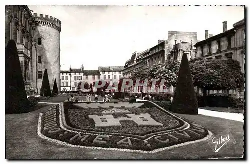 Cartes postales Angouleme Les Jardins de l'Hotel de Ville Les Armes d'Angouleme