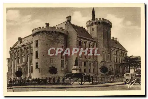 Ansichtskarte AK Angouleme Hotel de Ville et Nouveau Square