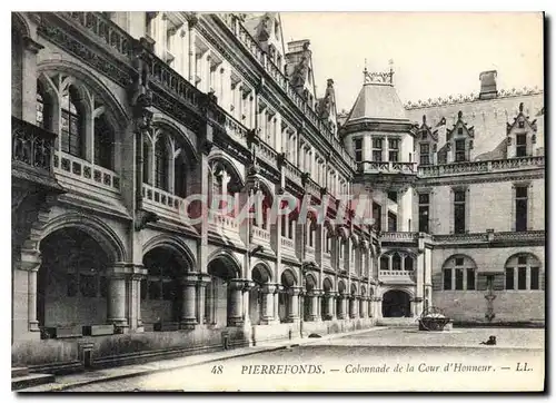 Ansichtskarte AK Pierrefonds Colonnade de la Cour d'Honneur
