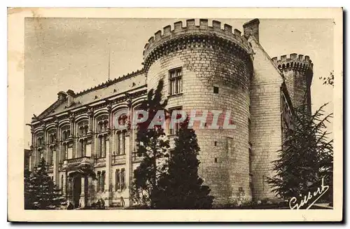 Ansichtskarte AK Sous le Ciel de France Angouleme Facade de l'Hotel de Ville et Tour de Marguerite de Valois