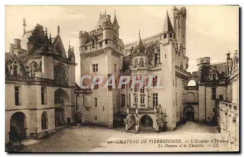 Cartes postales Chateau de Pierrefonds L'Escalier d'Honneur le Donjon et la Chapelle