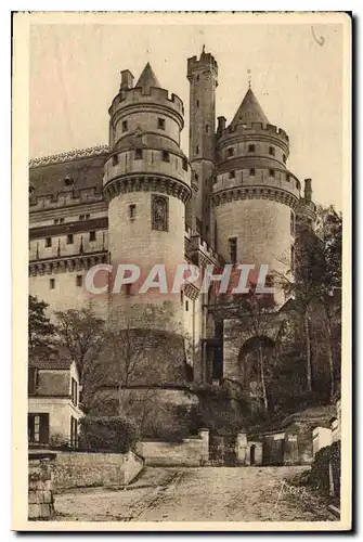 Ansichtskarte AK La Douce France Chateau de Pierrefonds Oise L'Arrivee au Chateau