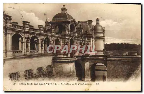 Cartes postales Chateau de Chantilly l'Entree et le Pont Levis