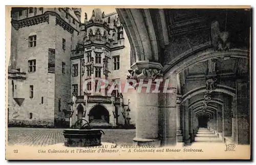 Cartes postales Chateau de Pierrefonds Une Colonnade et l'Escalier d'Honneur