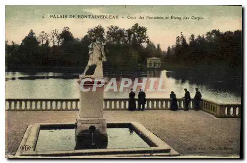 Cartes postales Palais de Fontainebleau Cour des Fontaines et l'Etang des Carpes