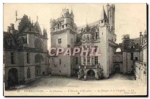 Cartes postales Pierrefonds le Chateau l'Escalier d'Honneur le Donjon et la Chapelle