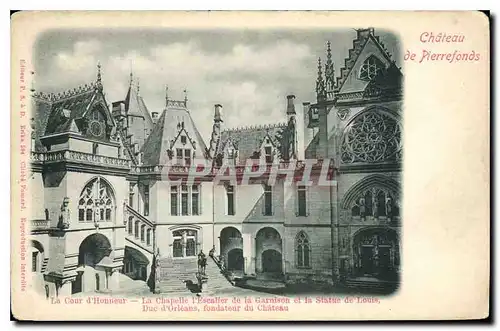 Ansichtskarte AK Chateau de Pierrefonds la Cour d'Honneur la Chapelle l'Escalier de la Garnison et la Statue de L