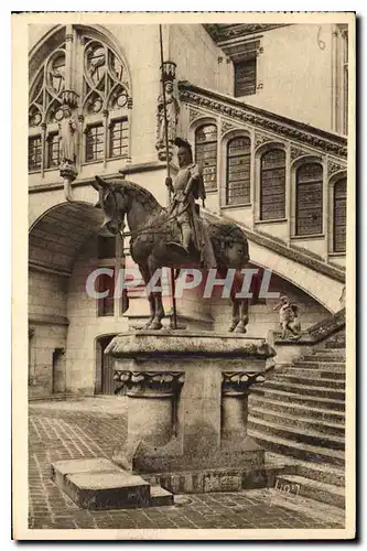 Cartes postales La Douce France Chateau de Pierrefonds Oise Statue du Duc 'Orleans