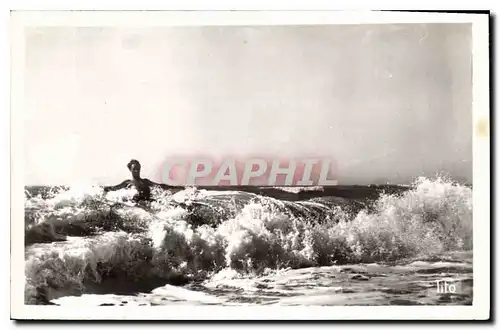 Cartes postales Dans les Brisants a l'Ocean