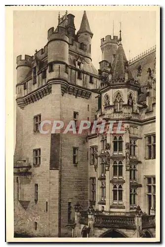 Cartes postales Chateau de Pierrefonds Oise Le Donjon et l'Escalier d'Honneur