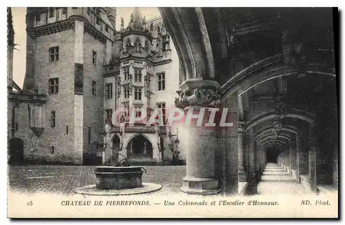 Ansichtskarte AK Chateau de Pierrefonds Une Colonnade et l'Escalier d'Honneur