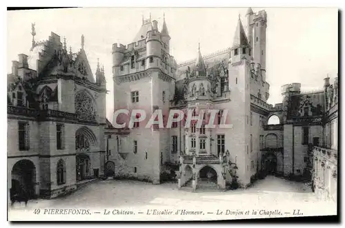 Cartes postales Pierrefonds le Chateau l'Escalier d'Honneur le Donjon et la Chapelle