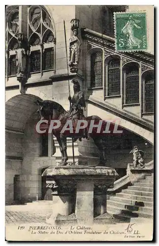 Cartes postales Pierrefonds Le Chateau La Statue du Duc d'Orleans Fondateur du Chateau