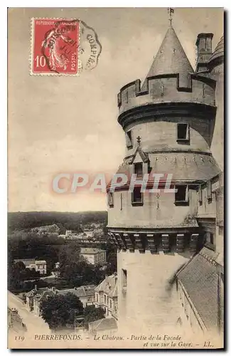 Ansichtskarte AK Pierrefonds Le Chateau Partie de la Facade et vue sur la Gare