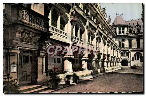 Cartes postales Pierrefonds Le Chateau Cour d'Honneur Une Galerie