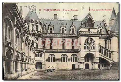 Cartes postales Pierrefonds Cour du Chateau