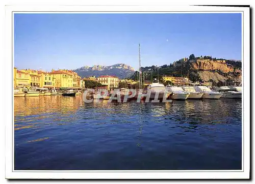 Cartes postales moderne Cassis vue du Port domine par le Chateau